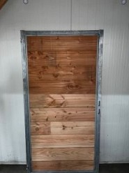 Poortdeur Douglas Dicht 99x190 cm, Blokhutprofiel Horizontaal, verzinkt frame incl. cil. slot.