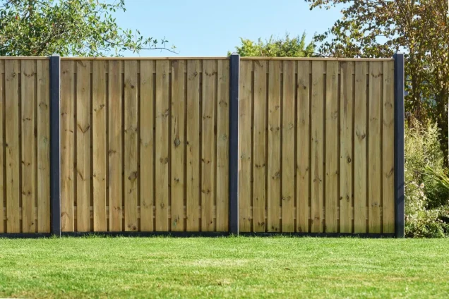 Grenen geschaafd plankenscherm 23-planks 15 mm. 180x180 cm verticaal recht. groen geïmpregneerd