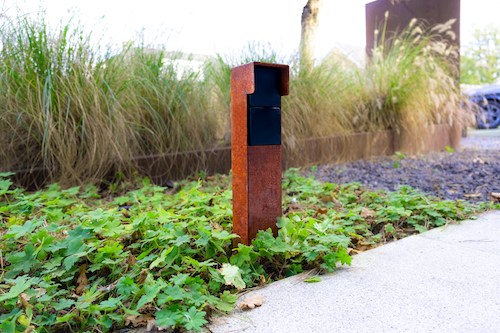 Tuinpaal - pro+ dubbel met kabeldoos, afdekkap en installatiedraad cortenstaal