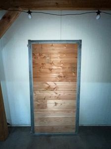 Poortdeur Douglas Dicht 99x190 cm, Blokhutprofiel Horizontaal, verzinkt frame incl. cil. slot.