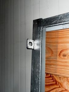 Poortdeur Douglas Dicht 99x190 cm, Blokhutprofiel Horizontaal, verzinkt frame incl. cil. slot.